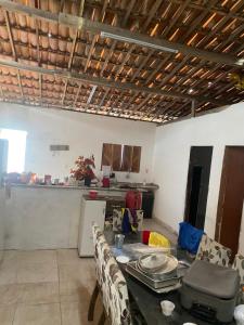 Η κουζίνα ή μικρή κουζίνα στο Casa de praia ótima para família