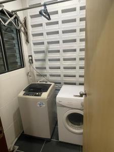 Phòng tắm tại 51 Home Imperial Suites Apartments