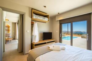 Postel nebo postele na pokoji v ubytování Anemelia Villas + 65 fotografií