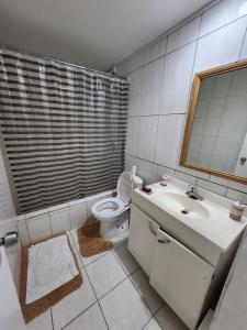 Un baño de The W Towers 13 fotos más