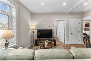 a living room with a couch and a table at Luxury 2BR near Cabmridge in Somerville
