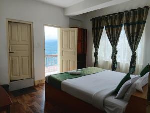 En eller flere senge i et værelse på Hotel View Point Gangtok + 36 billeder