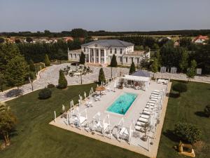 Πισίνα στο ή κοντά στο Le Til Kúria