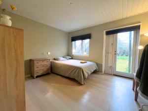 Ένα ή περισσότερα κρεβάτια σε δωμάτιο στο 1 Private Room in a Shared House with Garden Access