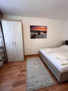 Ένα ή περισσότερα κρεβάτια σε δωμάτιο στο Focus Apartment