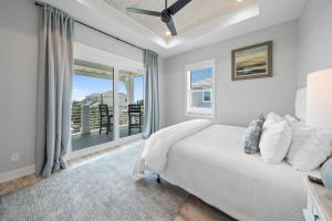 Postel nebo postele na pokoji v ubytování Twisted Sister l Luxury Ocean Views l Private Pool + 36 fotografií