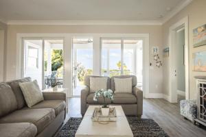 Posezení v ubytování Waterlane House -Pool & Boat Dock