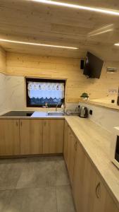 Kuchyň nebo kuchyňský kout v ubytování Domek Adusiówka