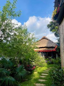 Κήπος έξω από το Puluong Mist Valley Home