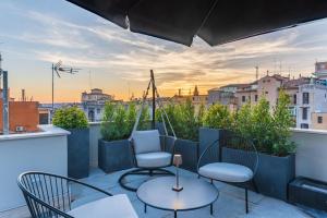 a rooftop patio with chairs and a view of the city at Hotel Raffaello - Sure Hotel Collection by Best Western in Rome
