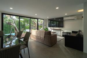 Køkken eller tekøkken på The Lodge Bangkok Poolvilla 2