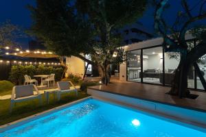 Swimmingpoolen hos eller tæt på The Lodge Bangkok Poolvilla 2