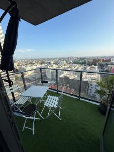 Ban công/sân hiên tại 1BR located DTLA!!