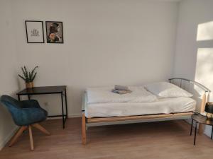 En eller flere senge i et værelse på Waldblick Suite 100 qm