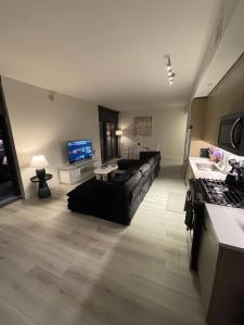 TV/trung tâm giải trí tại 1BR located DTLA!!