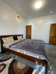 a bedroom with a large bed in a room at IndivaStays - Moon Stone Villa in Ooty