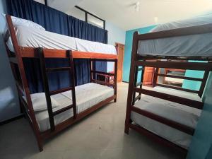 Ένα ή περισσότερα κρεβάτια σε δωμάτιο στο Bambú Hostal