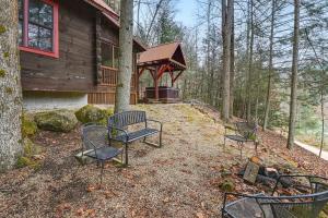 Κήπος έξω από το Beautiful Wood Cabin in Red River Gorge
