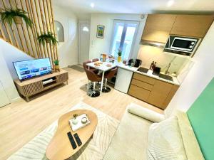 Kuchyň nebo kuchyňský kout v ubytování " Petit Nid Muretain " Arrivée autonome - Wifi