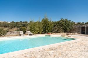 Swimmingpoolen hos eller tæt på Trullo Suite Tulipano ad Alberobello + 24 billeder