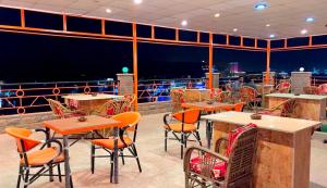 Restaurace v ubytování Nile Hotel + 33 fotografií