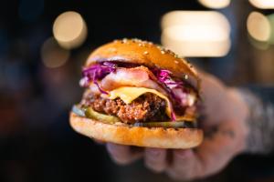 Jídlo v hotelu nebo okolí