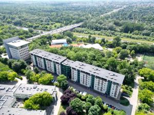 Et luftfoto af Dom Tobie bliski APARTAMENT W PARKU WARTA PRYWATNA KUCHNIA LAZIENKA PARKING
