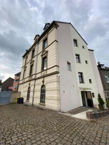 a large white building sitting on top of a street at Sia Apartments Hotel in Essen