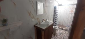 Ένα μπάνιο στο Casa iguana