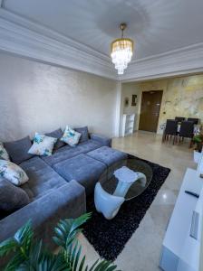 a living room with a blue couch and a table at artisanat in Mohammedia