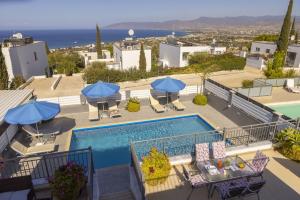 Bazén v ubytování Lenias Sea View nebo v jeho okolí