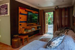 TV/trung tâm giải trí tại GILLFORD GALLERY ACCOMMODATION