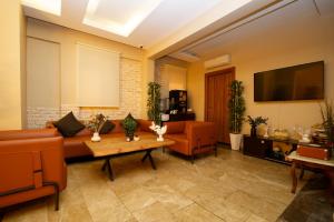 TV a/nebo společenská místnost v ubytování Sultan Han Luxery Hotel