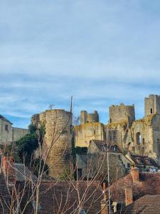 Φωτογραφία από το άλμπουμ του Duplex Quartier Historique Forteresse des Ducs de BOURBON σε Bourbon-lʼArchambault
