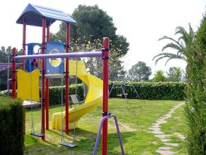 Children's play area sa Apartamentos Famara