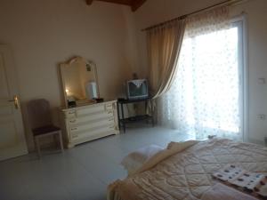 Postel nebo postele na pokoji v ubytování Villa Faidra