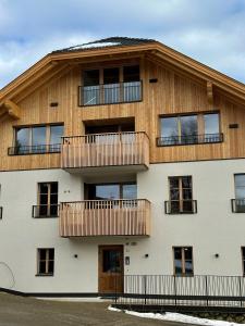 Bygningen som lejligheden ligger i + 8 billeder