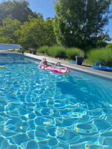 Бассейн в La Noyeraie или поблизости