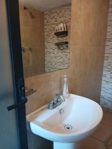 a white sink in a bathroom with a mirror at casa ex hacienda casasano in Cuautla Morelos