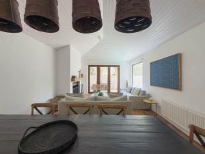 a living room with a table and a couch at Casapueblo Rent Cachagua CP 29 in Cachagua +34 photos