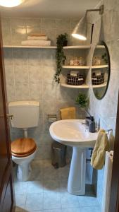 Ένα μπάνιο στο House located in the heart of Abriola