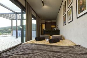 Ένα ή περισσότερα κρεβάτια σε δωμάτιο στο Ateliéry Nad Závozom +76 φωτογραφίες