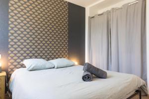 a bedroom with a bed with a pillow on it at Urban Nest Vitré in Vitré