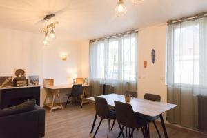 a living room with a table and chairs at Urban Nest Vitré in Vitré +12 photos