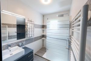 Ένα μπάνιο στο Séjour Professionnel Premium Confort, Fibre & Spa