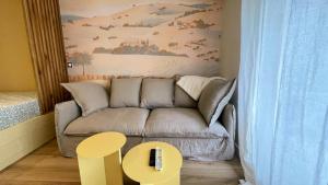 a living room with a couch and a table at Écume et Sérénité Parking Privé Wifi Clim et LIT en 140 in La Grande-Motte