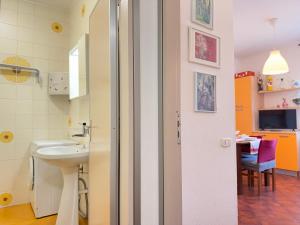 Un baño de 7 min from the sea, close to the historic centre 11 fotos más