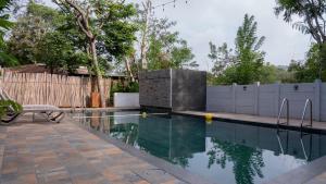 Trisara Boutique Stay في ميسور: منزل به مسبح وسياج +28 صورة