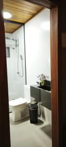 Ένα μπάνιο στο Condomínio das Lavandas +42 φωτογραφίες