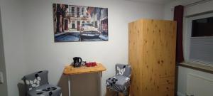 Η κουζίνα ή μικρή κουζίνα στο Gemütliches Gästezimmer in Flensburg-Weiche +17 φωτογραφίες